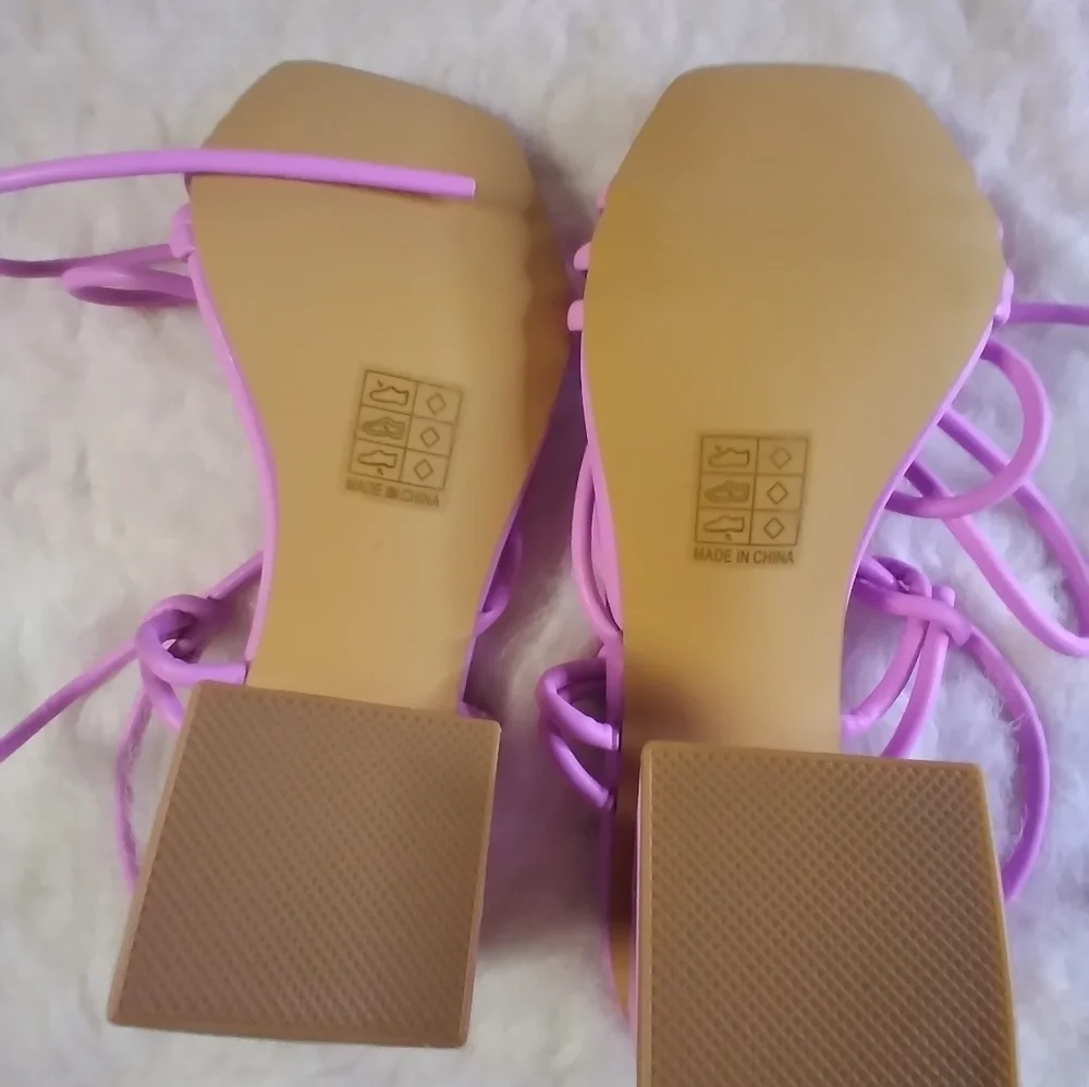 NWT Prettylittlething square toe strappy low block heeled sandals office siren